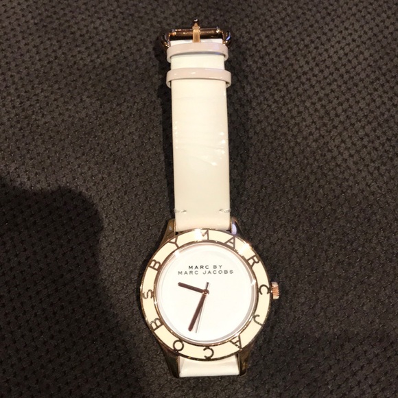 White and rose gold Marc Jacobs watch - Picture 2 of 4